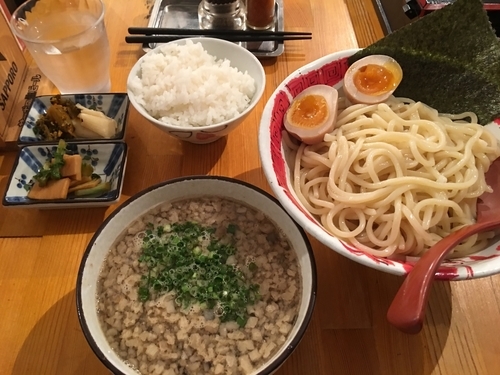「鶏和牛つけ麺 中盛り800円 味玉100円 小飯 無料お惣菜」@麺屋 八頭龍 戸田店の写真