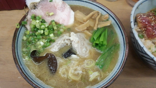 「ライト豚骨小鯖煮干し Ｂ」@MENYA 食い味の道有楽の写真