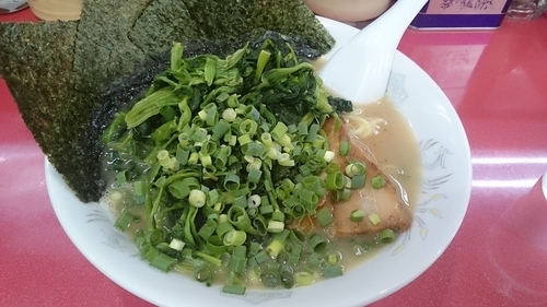 「ラーメン・細麺・並＋ほうれん草」@鹿島家 鶴見店の写真