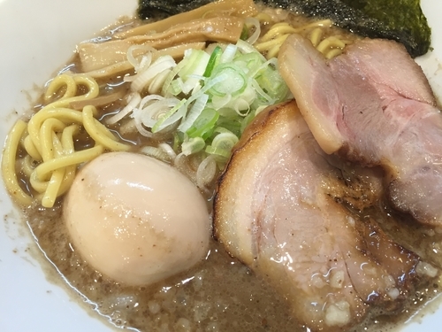 「背脂煮干し味玉ラーメン（850円）」@麺屋 りゅうの写真