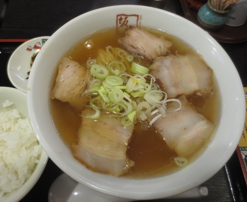 「喜多方ラーメン＋小ライス　480円※創業価格まつり」@喜多方ラーメン 坂内 四谷店の写真