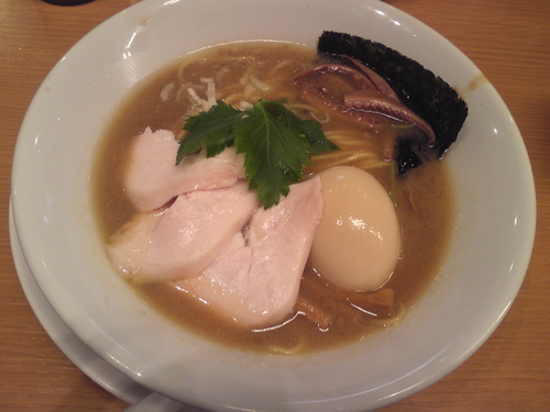 「烏賊干鶏白湯そば」@新橋 纏 京王高幡SC店の写真