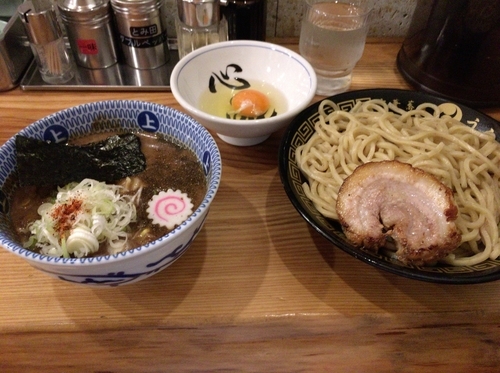 「つけめん（小）あつもり＋生卵」@中華蕎麦うゑずの写真