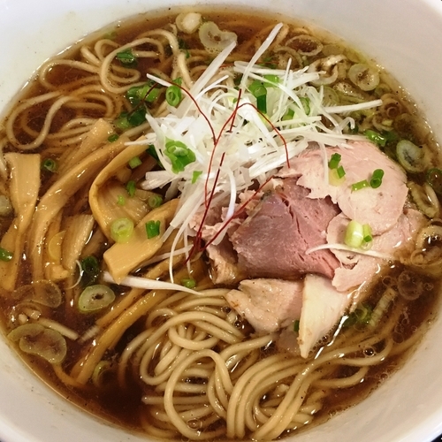 「ラーメン（大盛；奥久慈ポークのローストチャーシュー）」@自家製麺 Rootsの写真