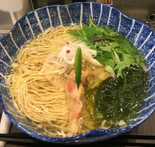「海 (魚海香る塩そば) 800円」@ラーメンクワトロの写真