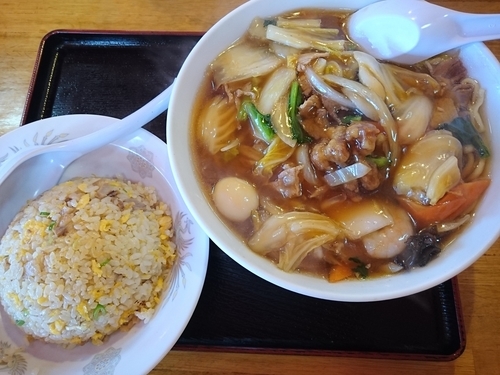 「うまにそば 他」@手打らーめん 珍來 紙敷店の写真