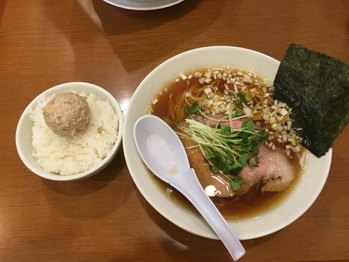 「醤油ラーメン+半ライス／￥700+150」@稲荷屋の写真