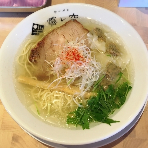 「淡彩しおワンタン」@ラーメン 霽レ空 HARESORAの写真