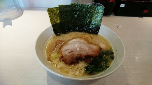 「豚骨塩ラーメン」@ゴル家 伊勢佐木モール店の写真