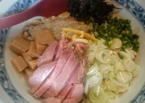 「煮干し背脂まぜそば（限定）」@麺処 夏海の写真