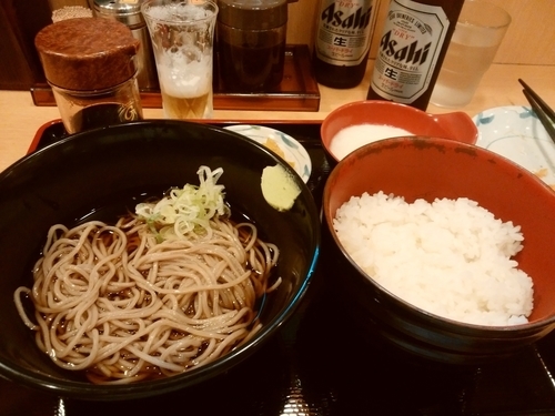 「とろろ丼と冷たいそばのセット＋ビール＋コロッケ」@笠置そば 川越店の写真
