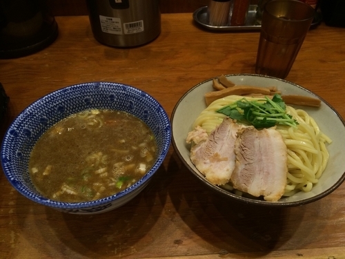 「濃厚煮干しつけ麺（大盛り）」@麺や百日紅の写真