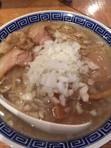 「背脂煮干し味玉ラーメン（850円）」@神保町 可以の写真