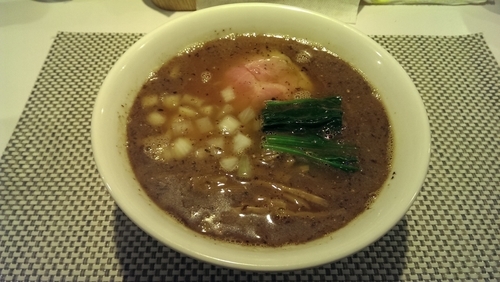 「焦がし煮干ラーメン、替玉２個（平打）」@らぁめんや やしげるの写真