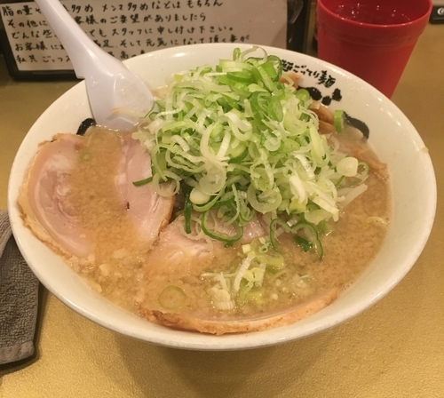 「醤油ラーメン（麺少な目・￥750）」@超ごってり麺 ごっつ 秋葉原店の写真