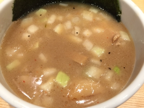 「ホタテの69つけ麺(大)＋たまねぎ」@SHINBASHI おらがの写真