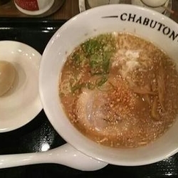 とんこつらぁ麺750円、味玉100円