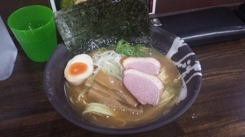 「燻製醤油ラーメン大盛り850円(ランチタイム麺大盛り無料)」@麺や 野口の写真