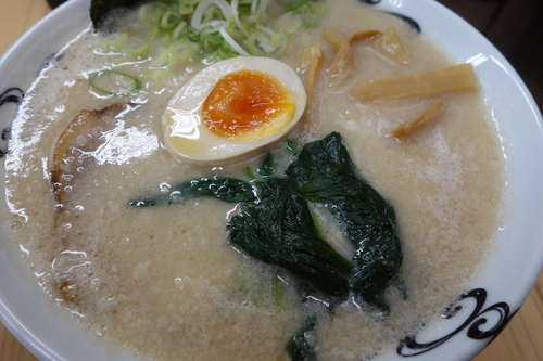 「濃厚豚骨らーめん830円」@優勝軒 草加店の写真