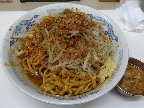 「カレー汁なし（900円）ニンニクアブラ」@ラーメン荘 歴史を刻め 新栄の写真