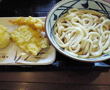 「ぶっかけうどん(並・温/290円)+天ぷら3種=710円 ※」@丸亀製麺 八潮店の写真