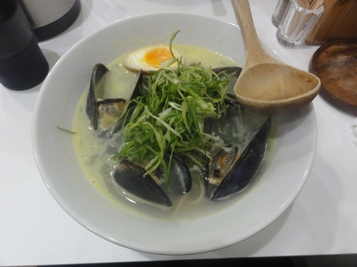 「魚貝塩らーめん　ムール貝」@KINGの写真