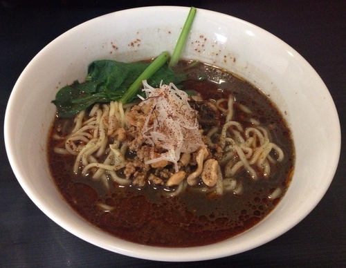 「黒たんたん汁あり(辛さ普通)＋しろめし(小)」@あかくろたんたんの写真