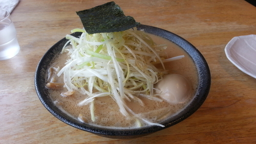 「極豚骨らーめん+大盛り+ネギ」@つけめん 美豚 あきる野店の写真