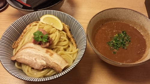 「ラム豚骨つけ麺大盛り780円(大盛り無料)」@自家製麺 MENSHO TOKYOの写真