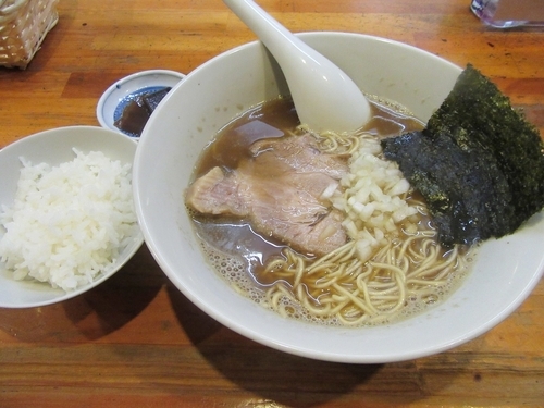 「煮干しそば（８００円）＋サービス半ライス」@煮干しそば 暁の写真