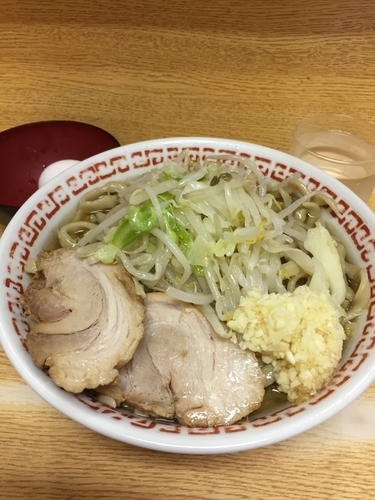 「小 ニンニク 野菜少なめ 生卵」@ラーメン二郎 環七新新代田店の写真