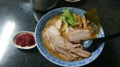 「チャーシュー中華そば(大盛)＋海老辛味」@縁者の写真