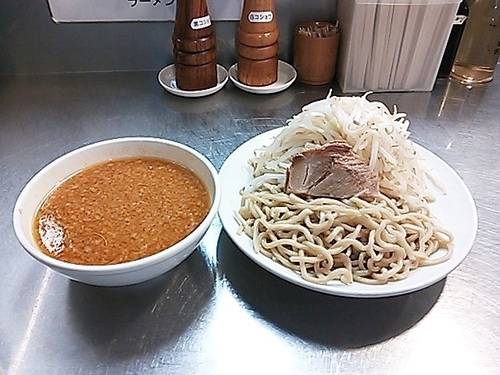 「つけめん（野菜多め、アブラ）」@らーめん大 本郷店の写真