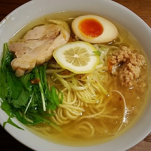 「香味鶏らーめん　８１０円」@鶏白湯中華そば 鶏たけ商店の写真