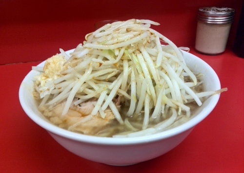 「小ラーメン700円 (麺半分、ヤサイ・ニンニク・カラメ)」@ラーメン二郎 千住大橋駅前店の写真