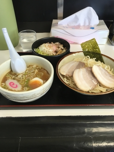 「濃厚チャーシューつけ麺とまかない飯」@大勝軒満帆 籠原店の写真