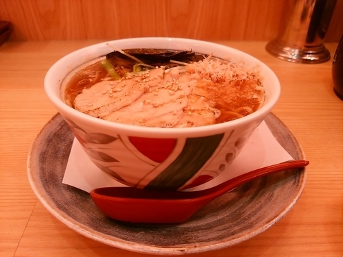 「まぐろラーメン(並盛・200g)646円」@目利きの銀次 高崎西口駅前店の写真