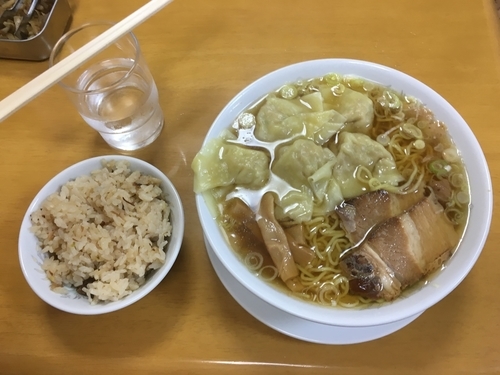 「まのけ（ワンタンメン）+チャーメシ／￥900+100」@支那そば へいきちの写真