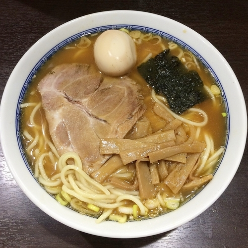 「ラーメン（中）￥８００＋味玉￥１００」@中華そば べんてんの写真