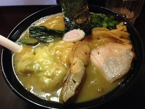 「ワンタン白湯そば」@おおぜき中華そば店の写真