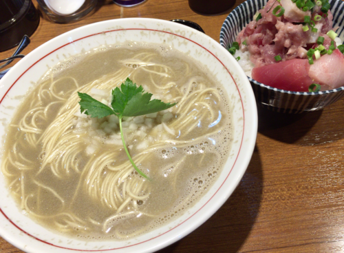 「【限定】イカ煮干かけそば？500円+海鮮丼400円」@寿製麺よしかわ 川越店の写真
