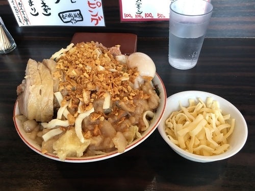 「汁なしまぜそば＋バラチャー肉増し×2＋肉増し＋味玉＋チーズ」@大盛軒の写真