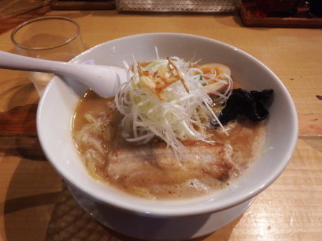 「濃厚味噌らーめん（半麺）」@麺屋 雪風 すすきの店の写真