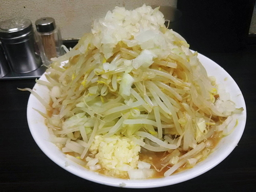 「らーめん（ヤサイ、タマネギ、ニンニク）700円」@らーめん虎丸の写真