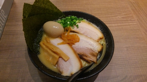 「鯛白湯スペシャル(1000円)+中盛(ブログサービス)」@東大和ラーメン大冬樹Season2の写真