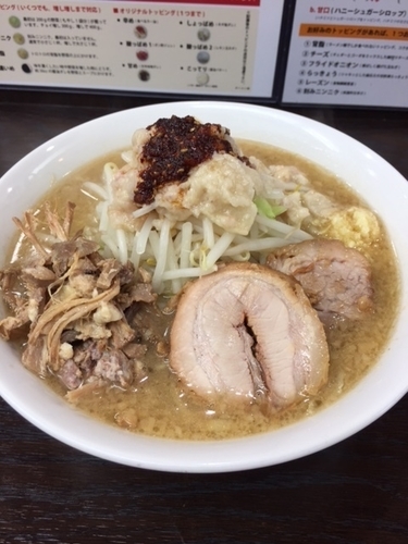 「醬油　750円　「ニンニク」「アブラ」「辛め（食べラー油）」」@ラーメンいつきの写真