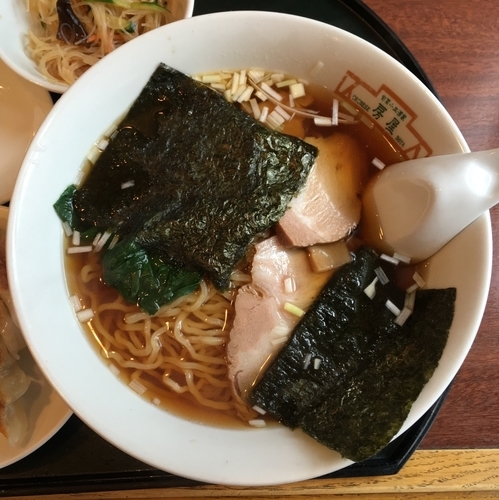 「チャーシュー麺700円＋餃子100円」@旬菜小皿酒家 房屋の写真