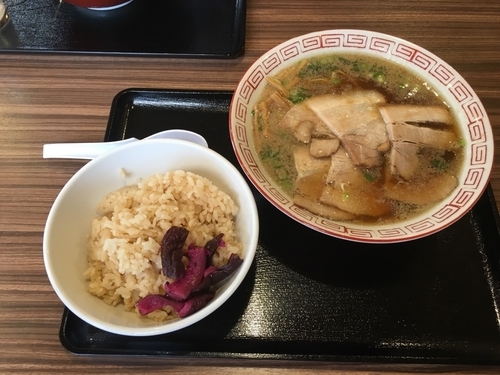 「わだそば（麺固め、脂多め）＋セルフ盛りライス」@わだ屋の写真