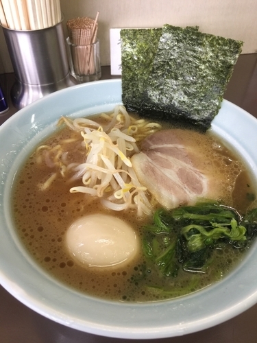 「醤油ラーメン味玉ほうれん草750円、硬め」@だし○の写真