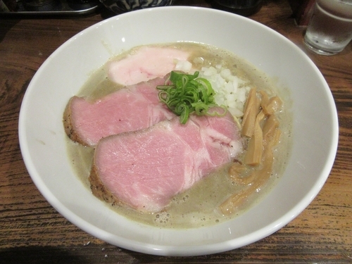 「限定　濃厚煮干しそば（８５０円）＋チャーシュー１００円」@麺匠 ことぶきの写真